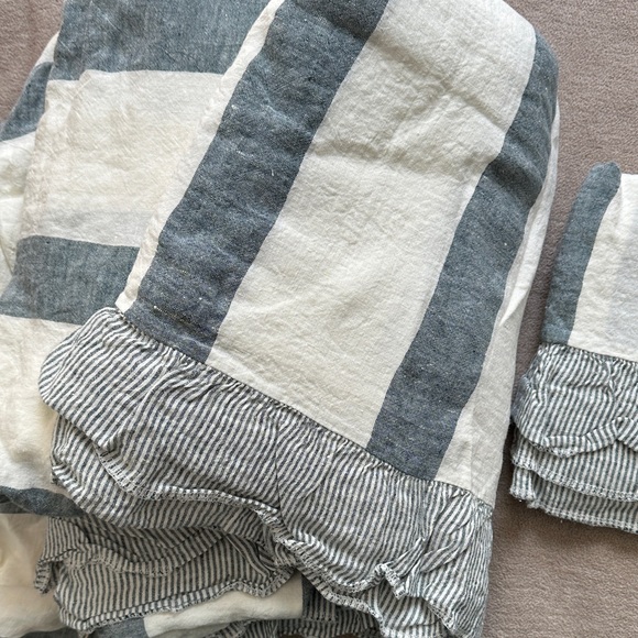 PiuBelle Linen King Sheet Set Striped Blue and White
NEW NEVER USED - Picture 4 of 6